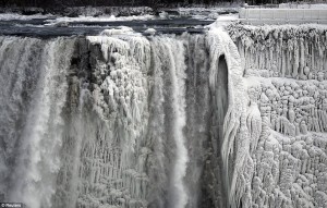 Spectacular photo of Niagara freezing midway in its fall